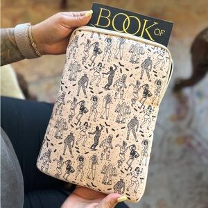 Book Beau Zippered Book Sleeve